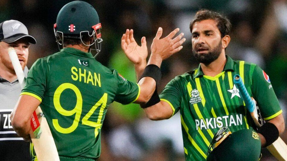 PAK vs NZ Dream11 Prediction: इन प्लेयर्स पर जताएं भरोसा! जानें टीम और पिच रिपोर्ट PAK vs NZ Dream11 Prediction: इन प्लेयर्स पर जताएं भरोसा! जानें टीम और पिच रिपोर्ट