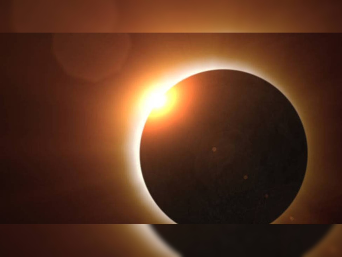 Solar Eclipse 2023: इस दिन होने जा रहा साल का पहला सूर्य ग्रहण, इन राशियों पर छाएगा बड़ा संकट; बचने के लिए कर लें ये उपाय