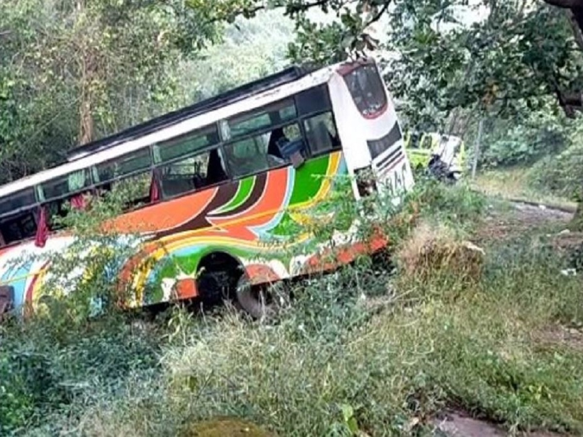 Maharashtra Bus Accident 13 Dead Over 25 Injured As Bus Fall Into Ditch ...