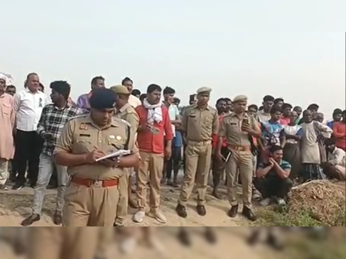 Azamgarh: बेटे ने मां-बाप और छोटी बहन को कुल्हाड़ी क्यों काटा, वजह जान हो जाएंगे हैरान 