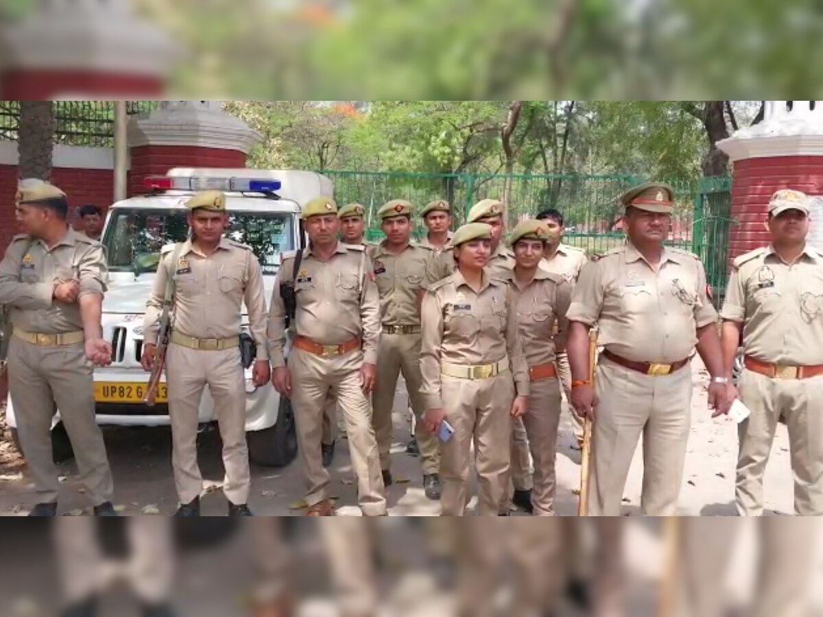 Atique Encounter Update:अतीक और अशरफ मर्डर के बाद AMU की बढ़ी सिक्योरिटी, भारी पुलिस फोर्स तैनात