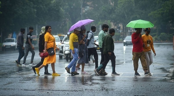 Weather Update: दिल्ली और इन इलाकों में हो सकती है बारिश, IMD ने जारी किया अलर्ट
