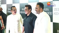 Salman Khan Spotted: Baba Siddique की इफ्तार पार्टी में दिखा सलमान खान स्वैग