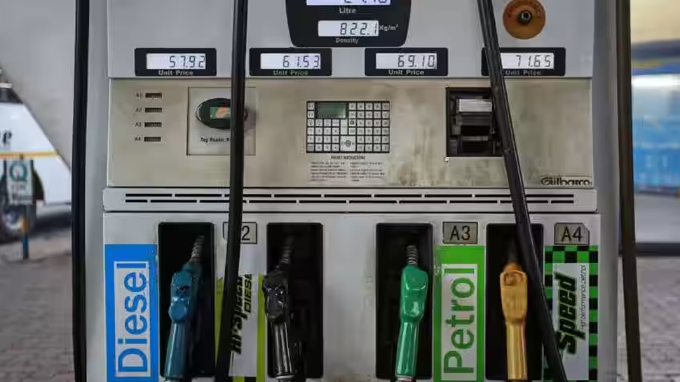 Petrol Diesel Price: नोएडा और गुरुग्राम में कम हुए पेट्रोल-डीजल के दाम, जानें अपने शहर का हाल Petrol Diesel Price: नोएडा और गुरुग्राम में कम हुए पेट्रोल-डीजल के दाम, जानें अपने शहर का हाल