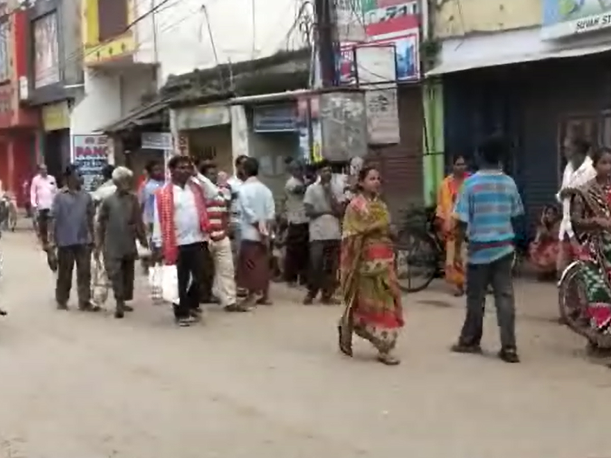 Migrant Labour Number: ଜିଲ୍ଲାରେ କାମ ମିଳିବା ସାତ ସପନ : ଅନ୍ୟ ରାଜ୍ୟରେ ଦାଦନ ଖଟିବାକୁ ଶ୍ରମିକଙ୍କ ଧାଡ଼ି Migrant Labour Number: ଜିଲ୍ଲାରେ କାମ ମିଳିବା ସାତ ସପନ : ଅନ୍ୟ ରାଜ୍ୟରେ ଦାଦନ ଖଟିବାକୁ ଶ୍ରମିକଙ୍କ ଧାଡ଼ି