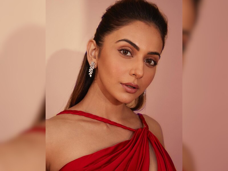 प्यार की बरसात कर रहे हैं फैंस