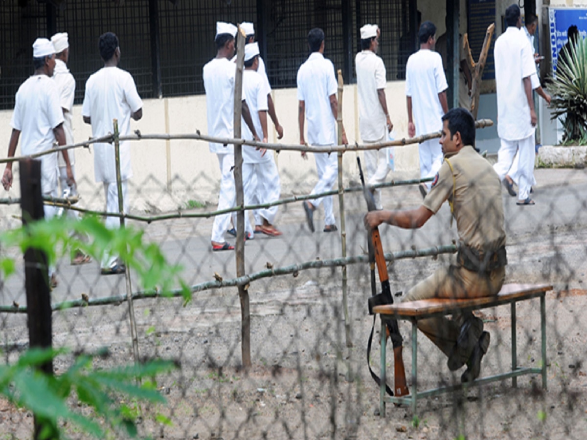 Prisoners Facts Why are prisoners made to wear white clothes in jail