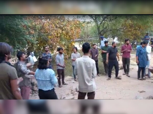 बुल्डोजर का एक जवाब, इंक़लाब ज़िन्दाबाद; JNU में अतीक की हत्या पर मचा बवाल 