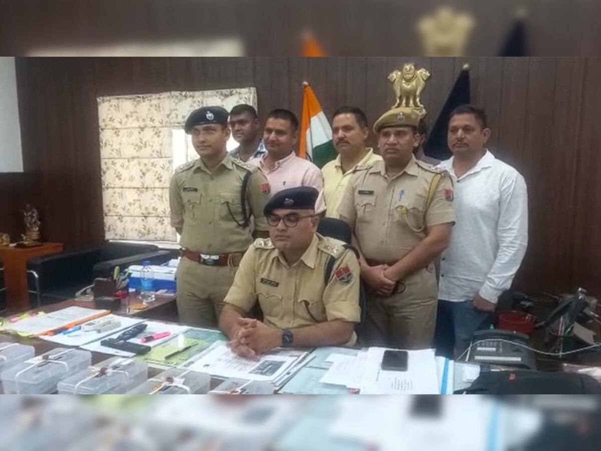 पुलिस की गिरफ्त में आरोपी.