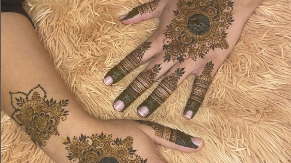 Karwa Chauth Mehndi Designs : इस करवाचौथ ट्राई करें अरेबिक मेहंदी की ये  स्टालिश डिजाइन्स