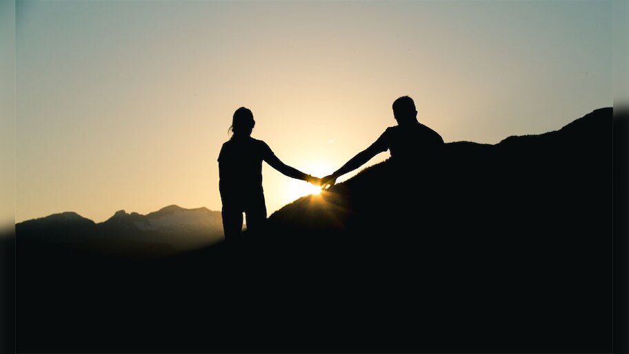 Relationship Tips: बार-बार होती है पार्टनर से लड़ाई तो अपनाएं ये तरीके, जाएगा कुछ नहीं और मिलेगा बहुत कुछ