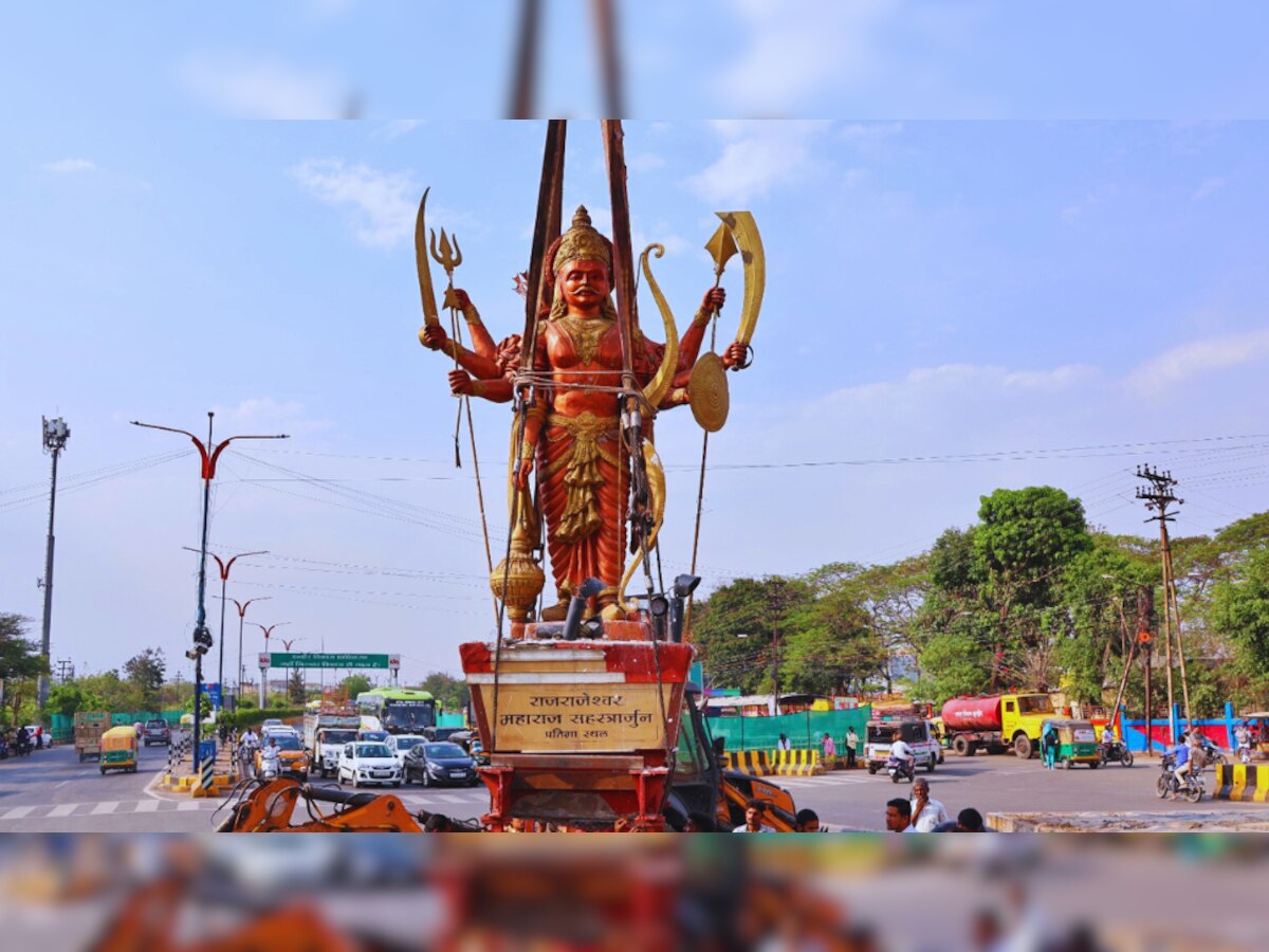 Statue of Lord Sahastrabahu
