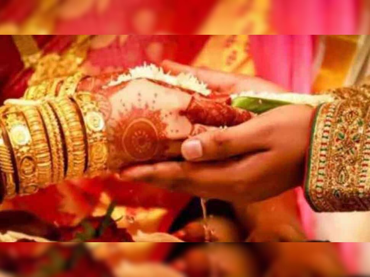 Acid Attack in wedding: शादी में लाइट जाते ही दूल्हा-दुल्हन पर हुआ एसिड अटैक, मंडप में मची चीख-पुकार