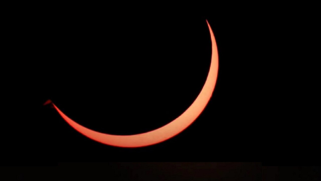 Ashubh Yog: दो बेहद अशुभ योगों के साएं में सूर्य ग्रहण, इन 3 राशियों का सबसे बुरा दौर शुरू