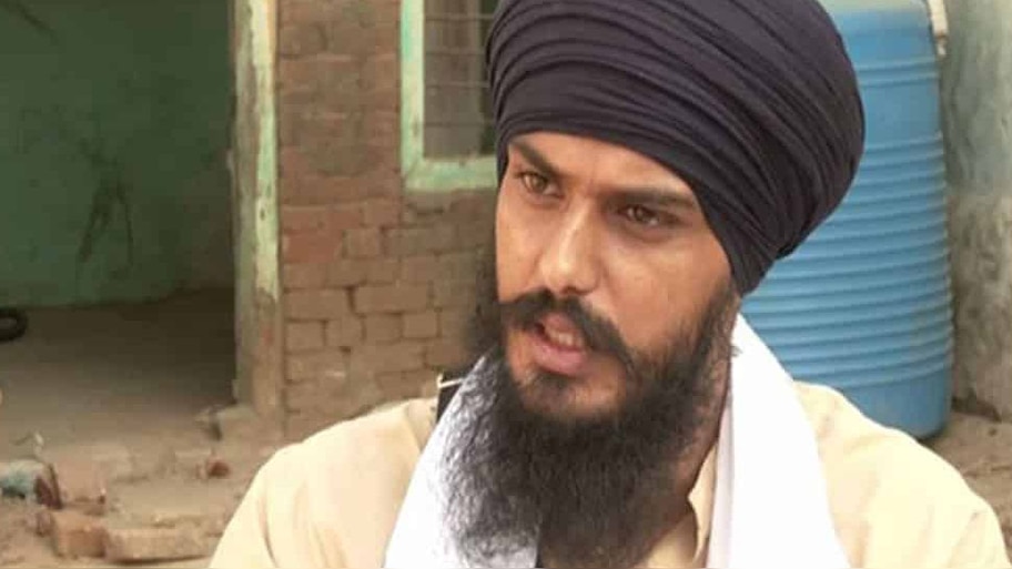 Amritpal wife Detained: अमृतपाल सिंह की पत्नी को पुलिस ने किया एयरपोर्ट से डिटेन