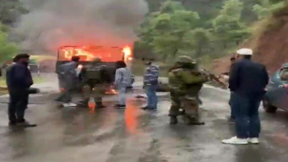 Indian Army Truck Catches Fire: जम्मू-कश्मीर के पूंछ में बड़ा हादसा, सेना के ट्रक पर गिरी आसमानी बिजली, 3-4 जवानों की मौत की आशंका