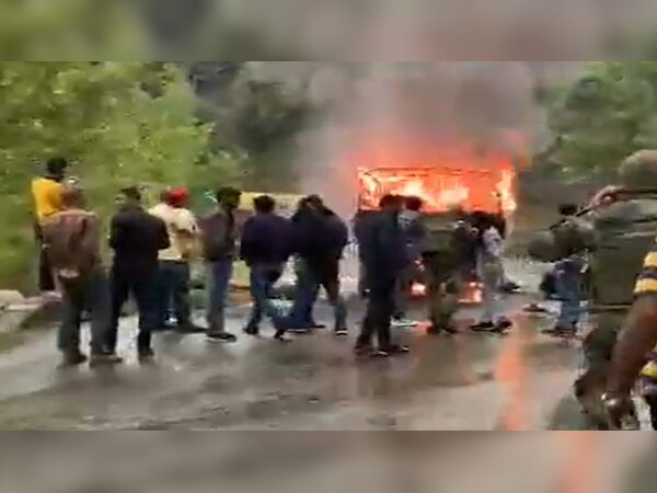 Jammu Kashmir: सेना की गाड़ी में लगी आग, चार जवान शहीद