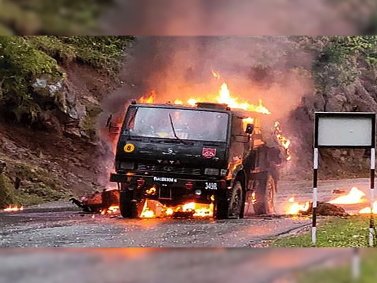 Poonch Terrorist Attack: पुंछ-जम्मू हाईवे पर सेना की गाड़ी पर आतंकियों का हमला, 5 जवान शहीद