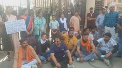 स्‍कूल में बच्‍चों को जबरन पढ़ाई नमाज!, हिन्‍दू संगठनों ने पढ़ी हनुमान चालीसा  