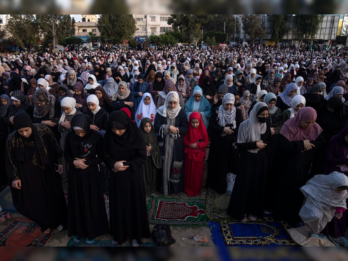 दुनिया के अलग-अलग हिस्सों में हर्षोल्लास से मनाया गया ईद का त्योहार; सूडान, तुर्की और सीरिया में ग़म का माहौल 