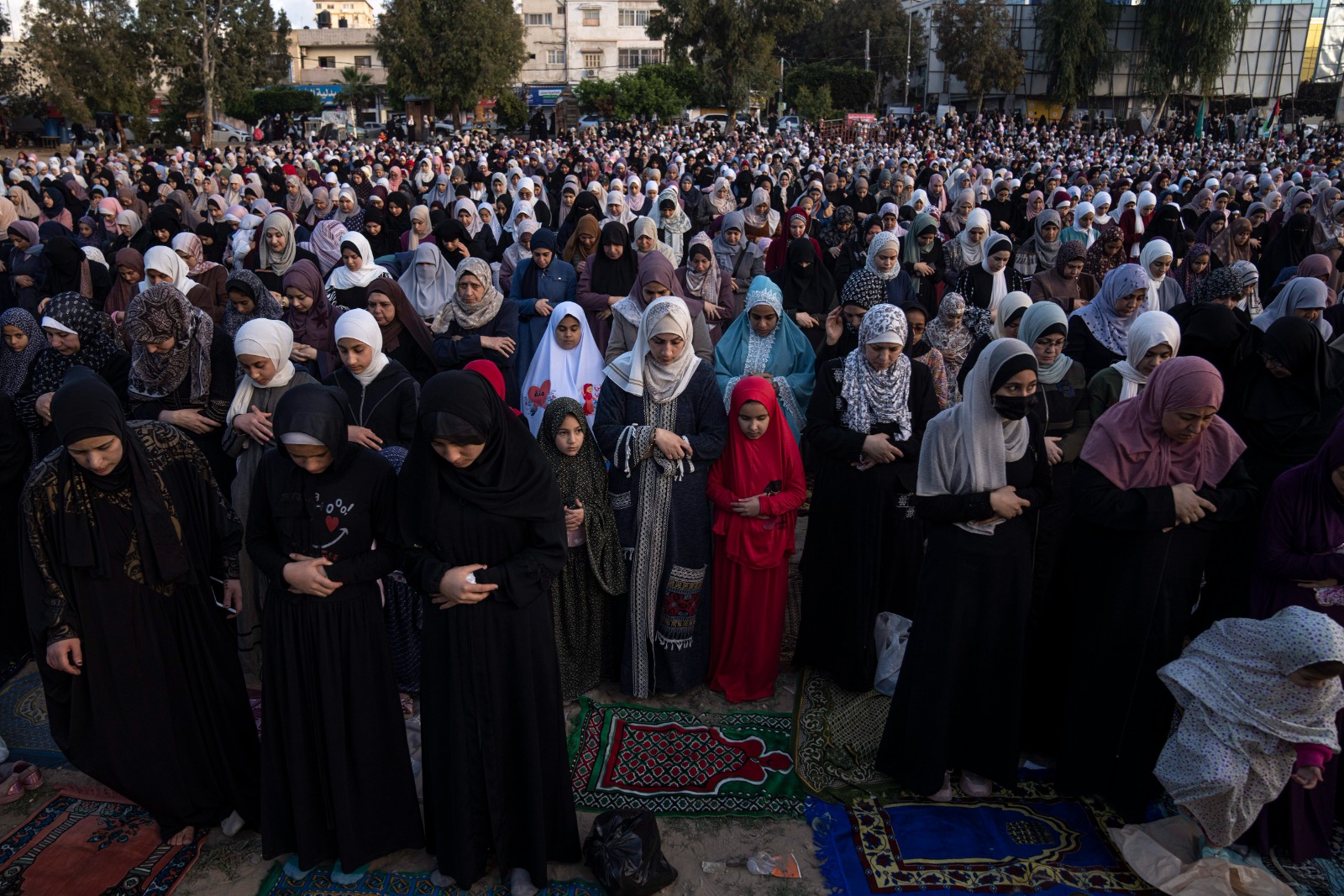 दुनिया के अलग-अलग हिस्सों में हर्षोल्लास से मनाया गया ईद का त्योहार; सूडान, तुर्की और सीरिया में ग़म का माहौल दुनिया के अलग-अलग हिस्सों में हर्षोल्लास से मनाया गया ईद का त्योहार; सूडान, तुर्की और सीरिया में ग़म का माहौल