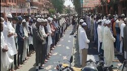 जयपुर: माहे रमजान की आखरी जुमे की नमाज अदा, भाईचारे, शांति और खुशहाली की मांगी दुआ