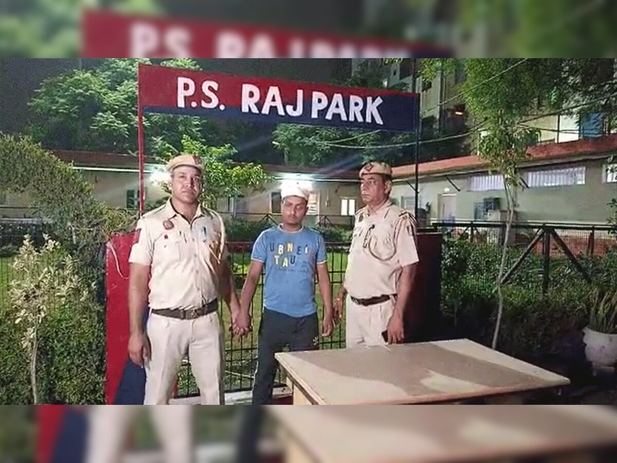 Delhi Crime: बेटे के सामने बाप को चाकू से गोदा, बहादुर पुलिसकर्मी ने जान पर खेल आरोपी को दबोचा