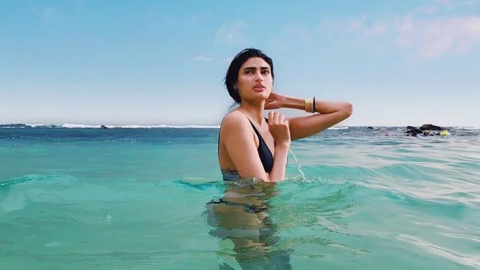 बेटी अथिया को गाली दिए जाने पर भड़के सुनील शेट्री, यूजर्स को सुनाई खरी-खोटी बेटी अथिया को गाली दिए जाने पर भड़के सुनील शेट्री, यूजर्स को सुनाई खरी-खोटी