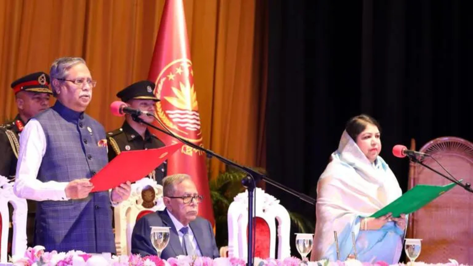 Bangladesh: मोहम्मद शहाबुद्दीन ने बांग्लादेश के राष्ट्रपति के तौर पर ली शपथ; PM शेख़ हसीना समेत कई नेता रहे मौजूद Bangladesh: मोहम्मद शहाबुद्दीन ने बांग्लादेश के राष्ट्रपति के तौर पर ली शपथ; PM शेख़ हसीना समेत कई नेता रहे मौजूद