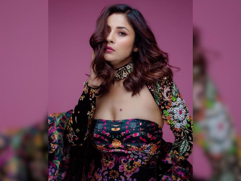 सोशल मीडिया पर पिक्चर्स वायरल