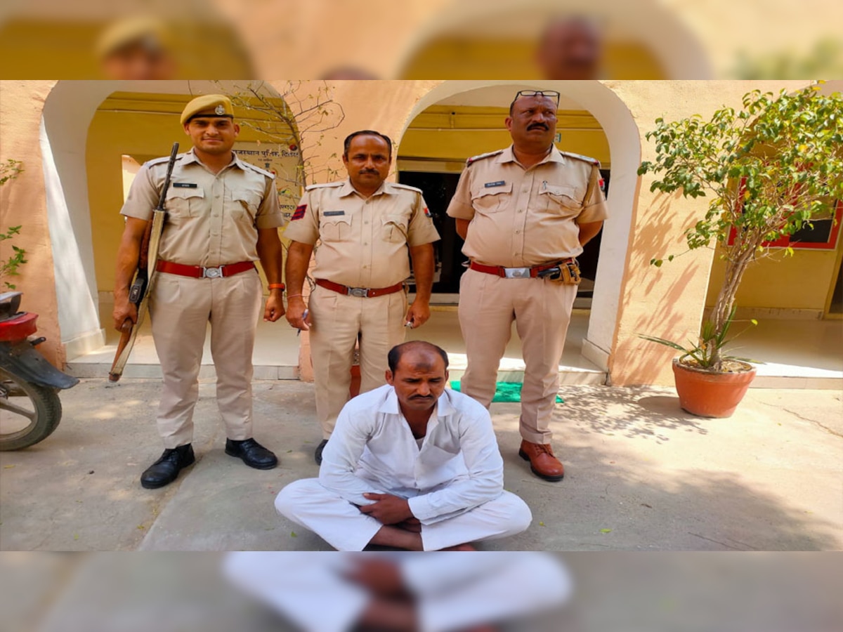 Alwar News: बहरोड़ में पुलिस पर हमला कर मारपीट व वर्दी फाड़ने के मामले में फरारी काट रहे महेंद्र सैनी गिरफ्तार 