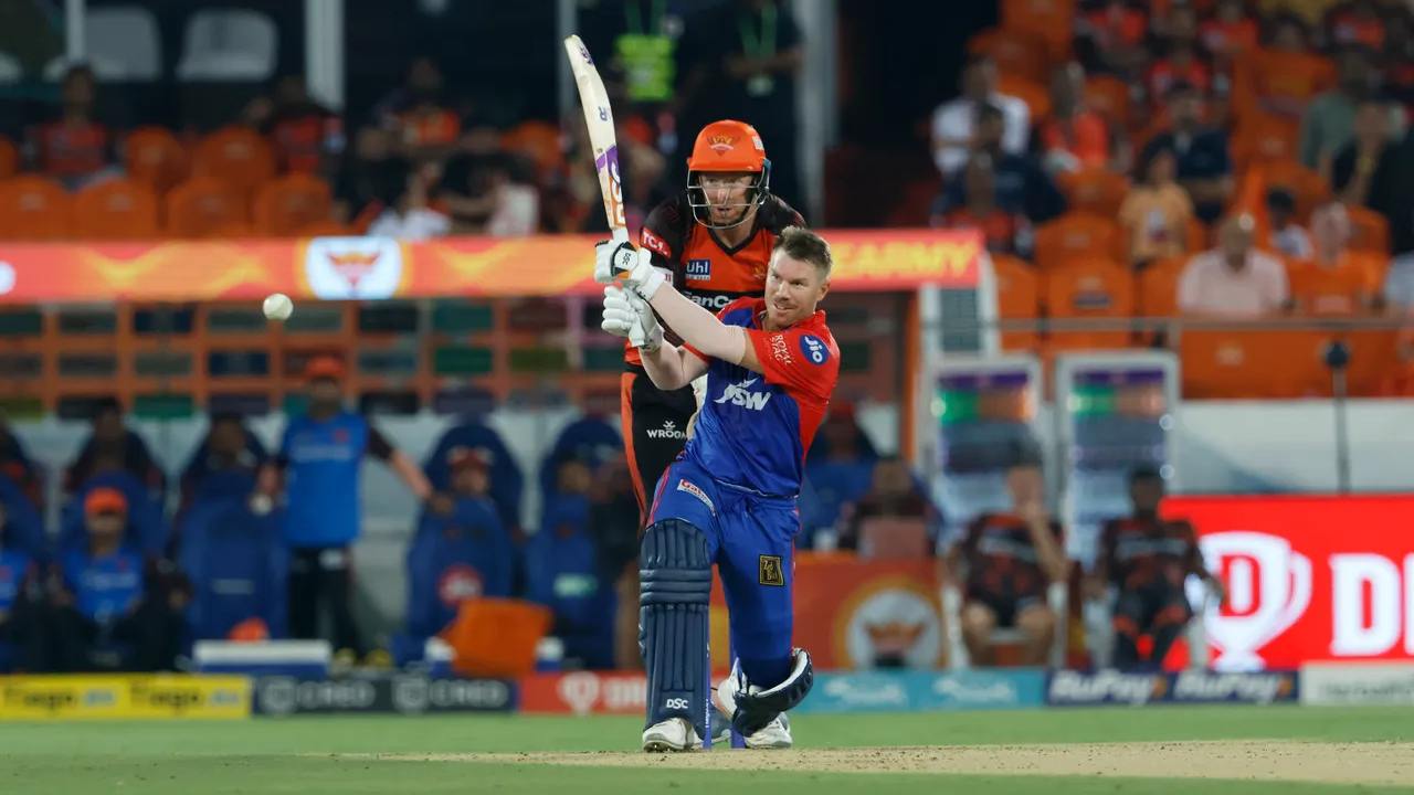 DC vs SRH: जानें कितनी गेंद बाद वॉर्नर ने लगाया IPL 2023 का पहला छक्का, इस मामले में भी रचा इतिहास