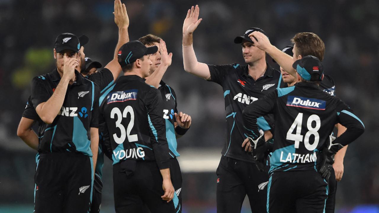 PAK vs NZ,5th T20I: न्यूजीलैंड के लिये चमके मार्क चैपमैन, शतक लगाकर पाकिस्तान के खिलाफ ड्रॉ की सीरीज