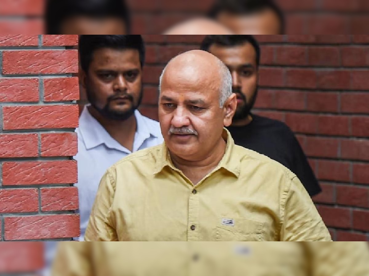 Delhi Liquor Scam: CBI की चार्जशीट में Manish Sisodia समेत 4 लोगों का नाम शामिल 