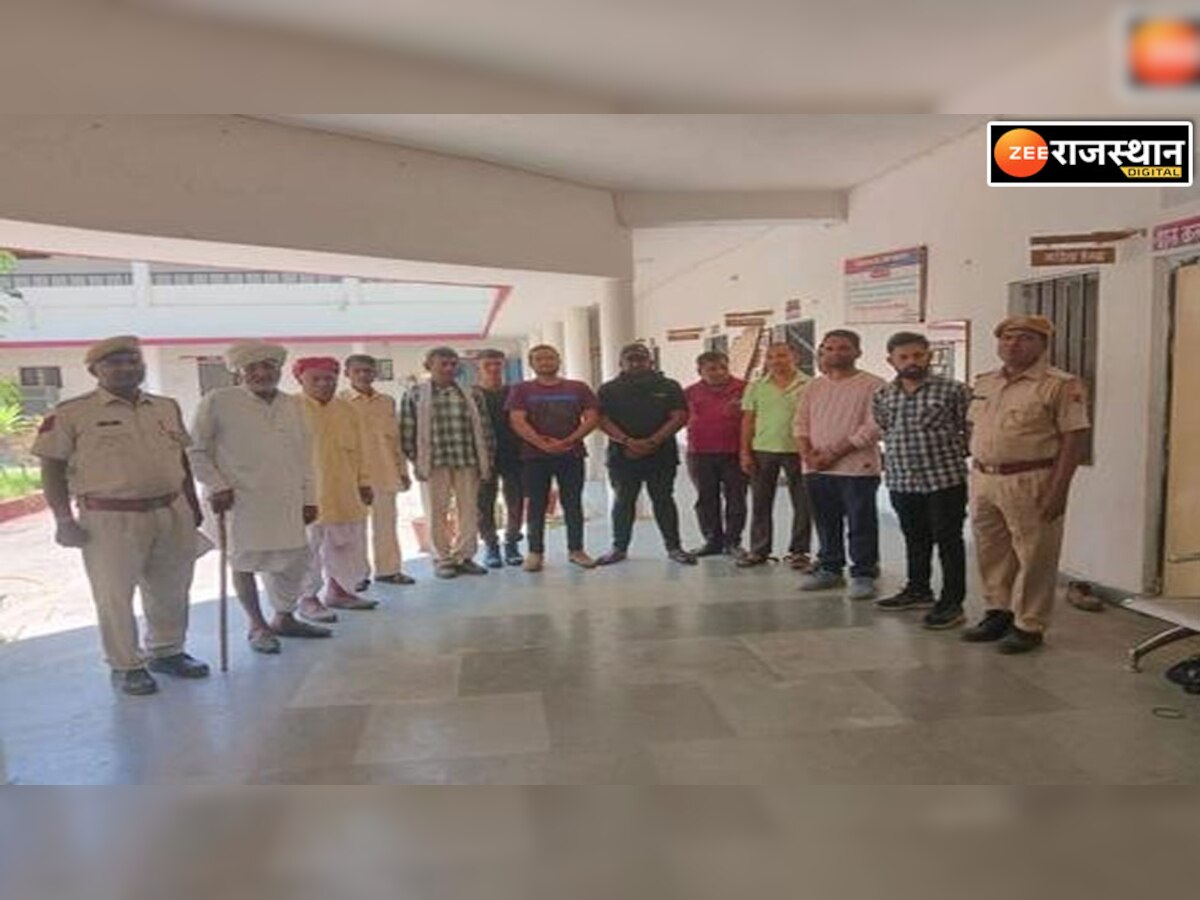 पुलिस की गिरफ्त में आरोपी.