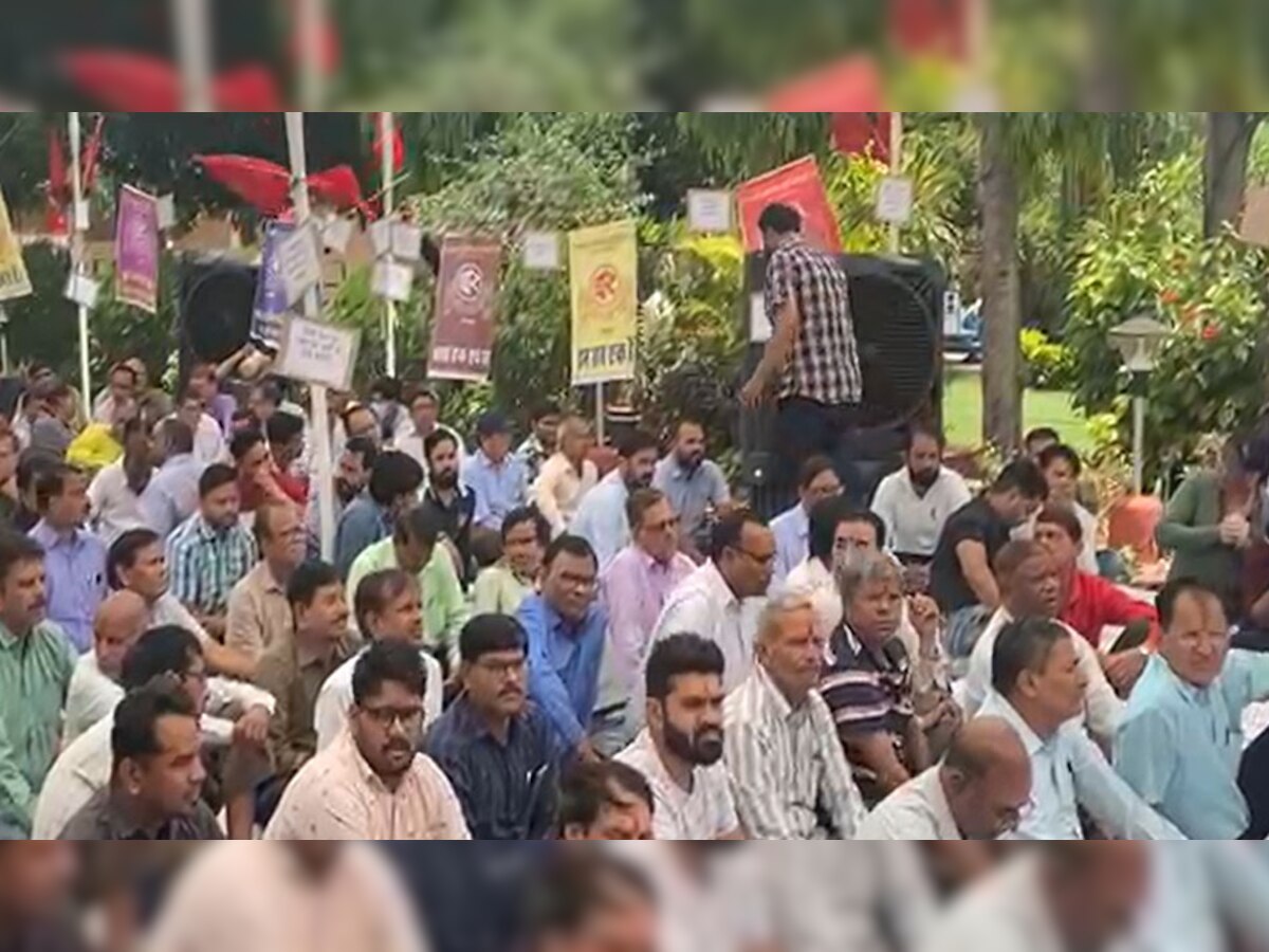 Jaipur: हाउसिंग बोर्ड कर्मचारियों ने किया प्रदर्शन, कर्मचारी यूनियन ने उठाया भर्ती का मुद्दा 