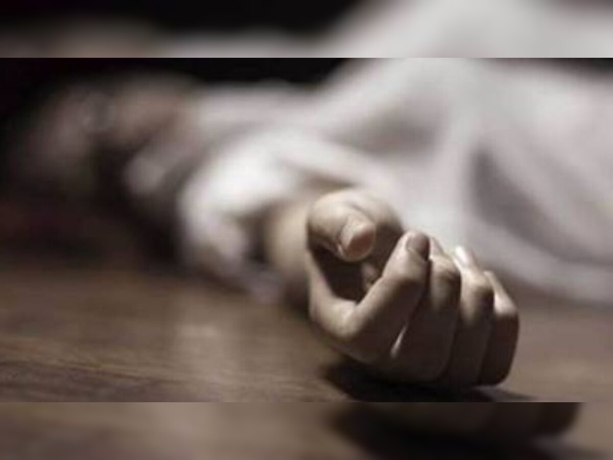 Gwalior: कलह में पति-पत्नी ने की आत्महत्या! मां के शव के पास 2 दिन तक बैठा रहा बच्चा, मामला संदिग्ध