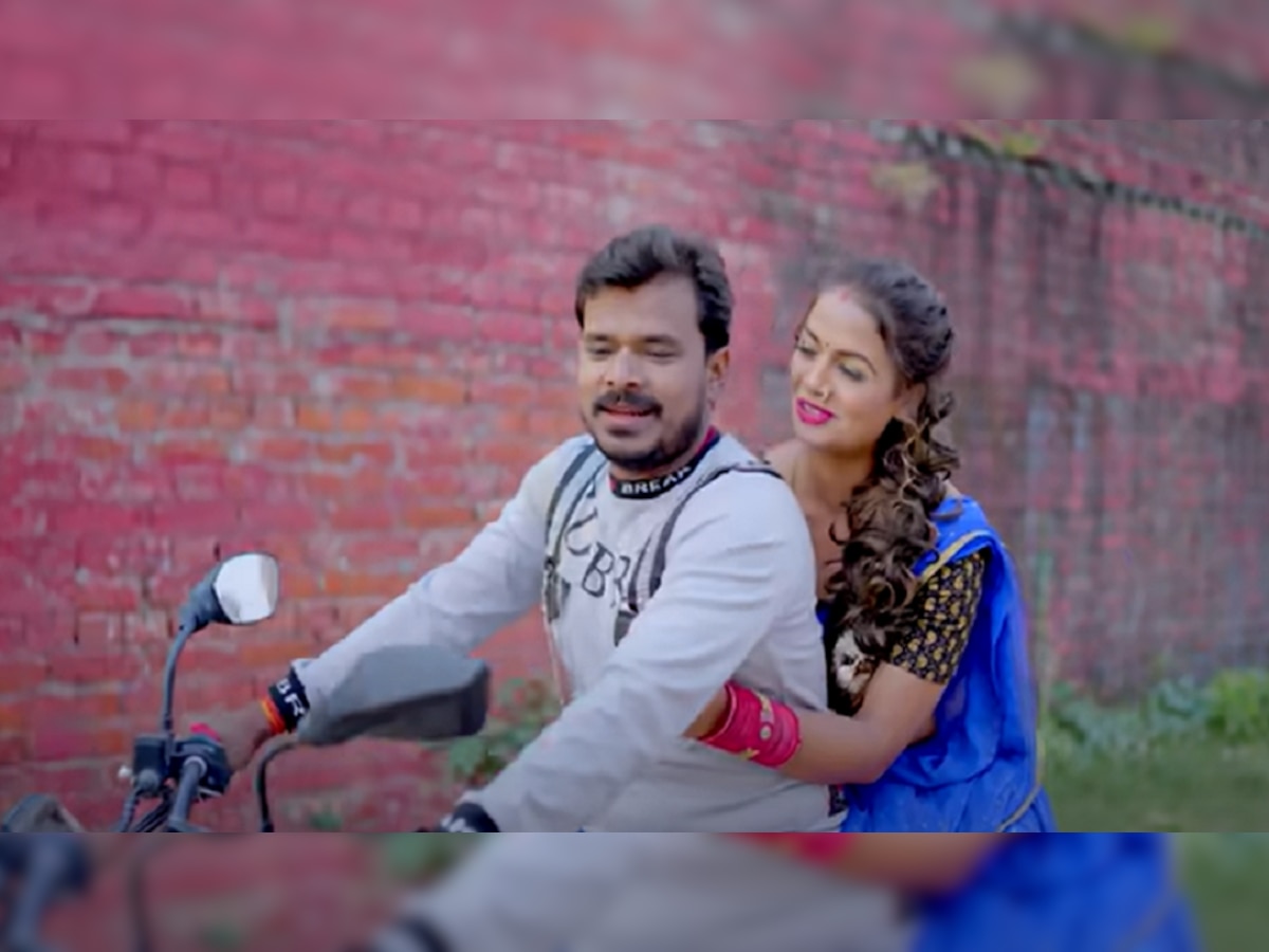 Bhojpuri Song: प्रमोद प्रेमी यादव की पत्नी ने गर्मी में मांगा 'एग रोल', देखें वीडियो