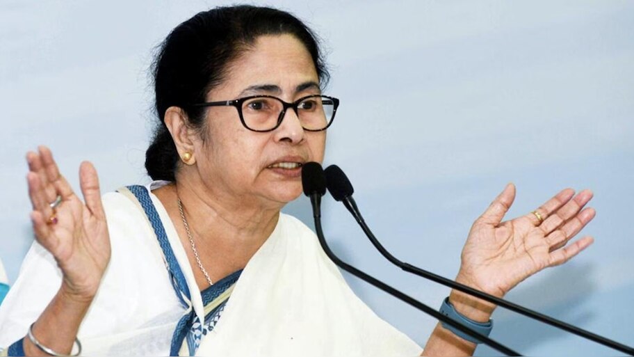 भाजपा पर ममता ने लगाया गंभीर आरोप! कहा- थाने को जलाने के लिए बाहरी लोगों को लाया गया