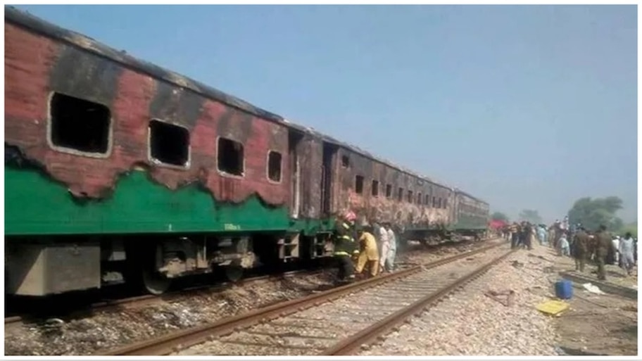 Fire in Train: पाकिस्तान की ट्रेन में बिजनेस क्लास डिब्बे में आग; सात लोगों की मौत