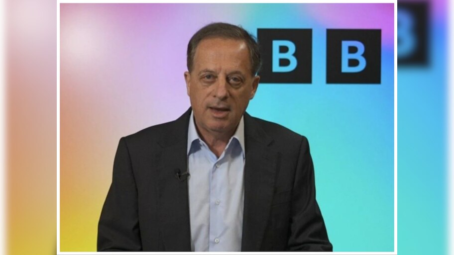 BBC के अध्यक्ष रिचर्ड शार्प ने दिया इस्तीफा; एक बड़े नेता को अनुचित फायदा पहुंचाने का आरोप 