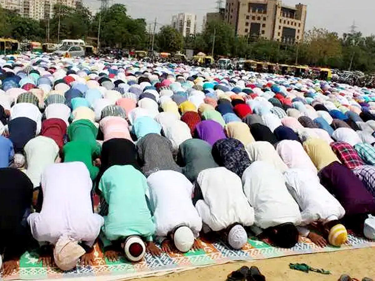 रमजान और ईद पर मुसलमानों को घरों में भी नहीं पढ़ने दी नमाज, घर-घर ली गई तलाशी