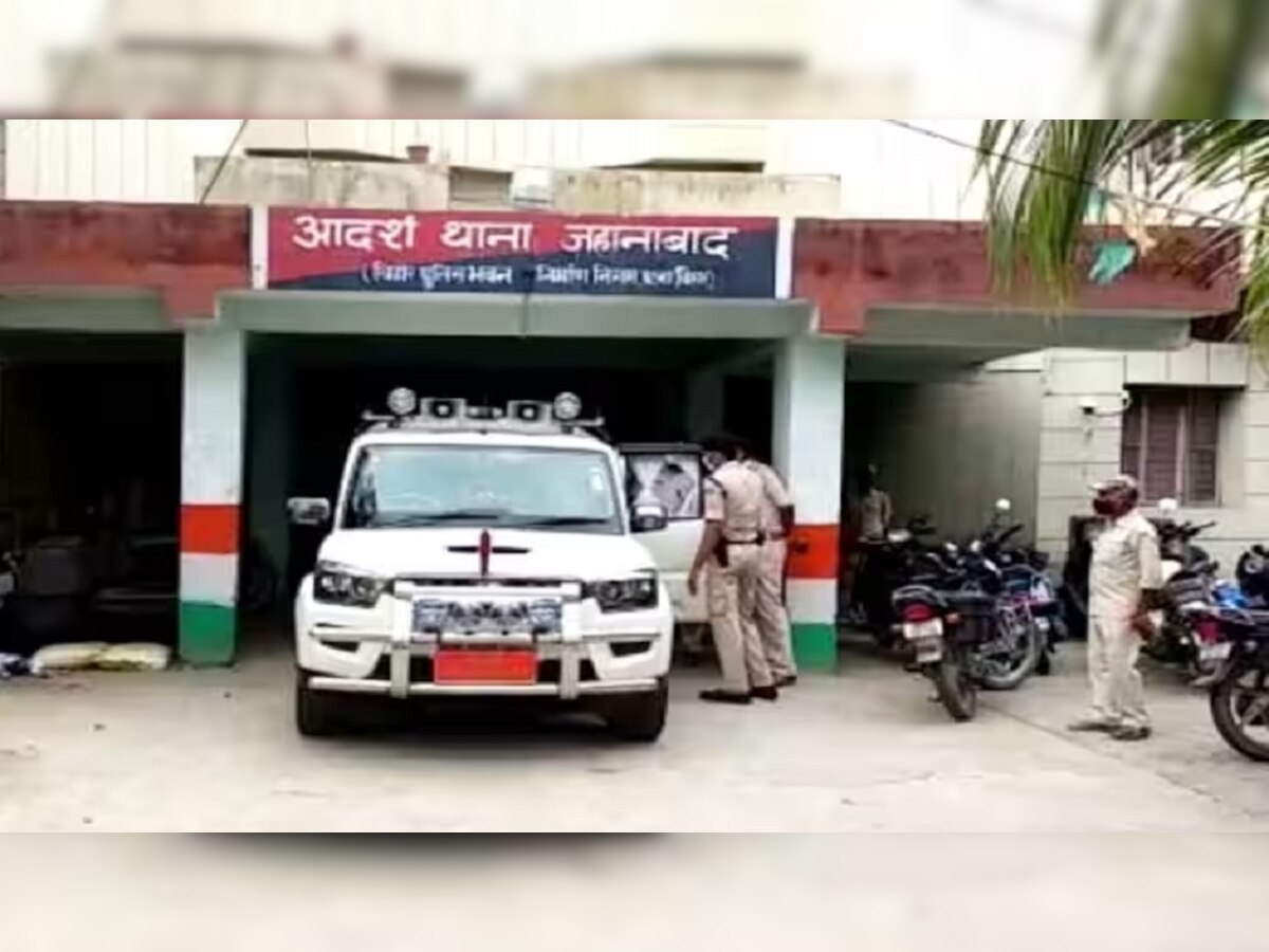 Bihar Crime: गांजा पीने के लिए नहीं दिए 30 रुपये तो दबंगों ने घर से भगाया, 4 महीने से दर-दर की ठोकरें खा रहा परिवार