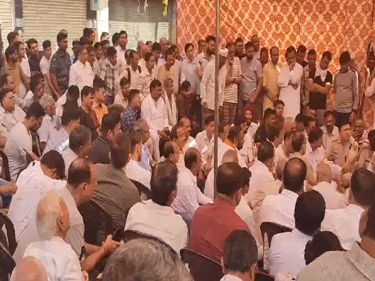 Rewari News: व्यापारी से लूट के विरोध में प्रदर्शन, सुरक्षा व्यवस्था पर उठाए सवाल