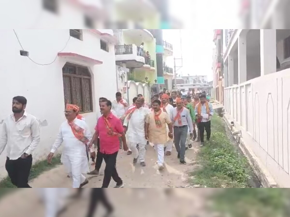 Nagar Palika chunav:जौनपुर में मंत्री भी घर-घर जाकर मांग रहे वोट, योगी और अखिलेश बने मुद्दा