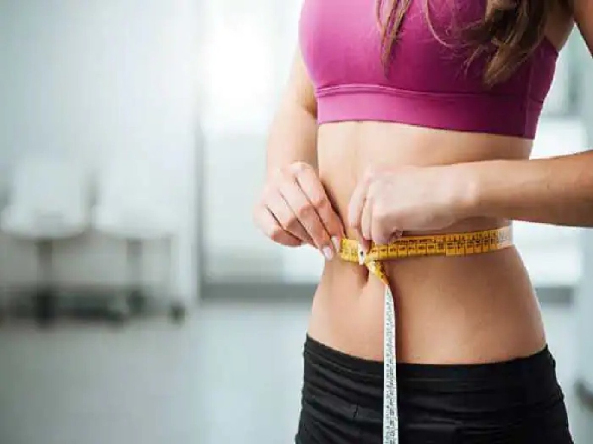 Weight Loss Tips: मोटापे से हैं परेशान तो बिना वर्कआउट ऐसे करें पेट की चर्बी कम