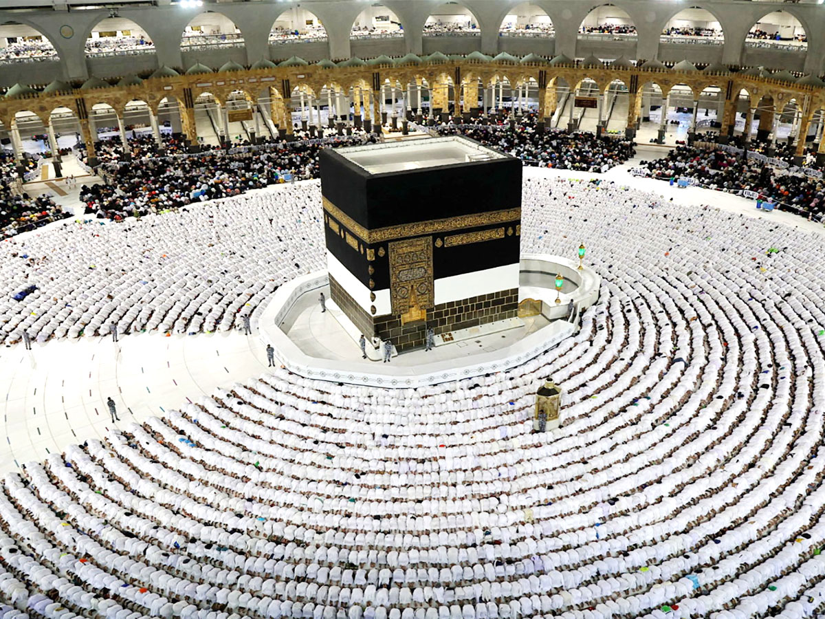 सऊदी अरब का बड़ा झटका: मुफ्त में नहीं मिलेगा आबे ज़मज़म, देने होंगे इतने रुपये सऊदी अरब का बड़ा झटका: मुफ्त में नहीं मिलेगा आबे ज़मज़म, देने होंगे इतने रुपये