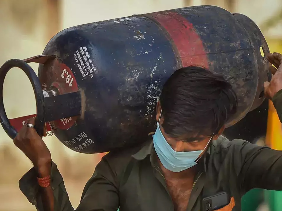 LPG Cylinder Price Today: मजदूर दिवस पर लोगों को मिली महंगाई से राहत, कम हुए सिलेंडरों के दाम