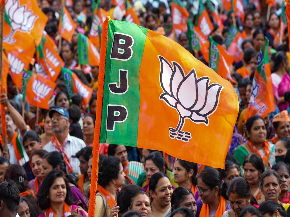 Karnataka BJP Election Manifesto: BPL वोटर्स को रिझाना चाहती है BJP? कई बड़ी स्कीमों का ऐलान