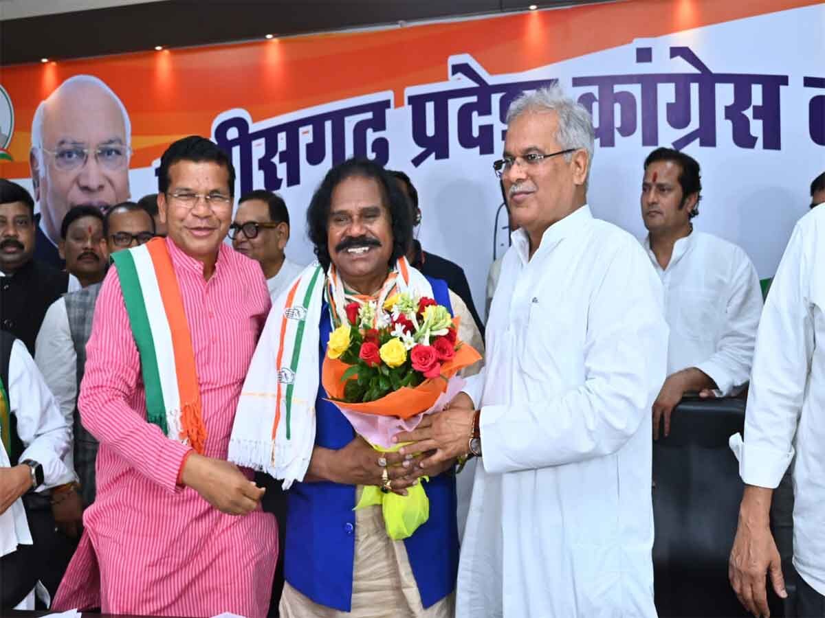 Chhattisgarh Politics: आदिवासी नेता नंद कुमार साय कांग्रेस में शामिल, बीजेपी के लिए क्यों है यह बड़ा ‘झटका’ ?
